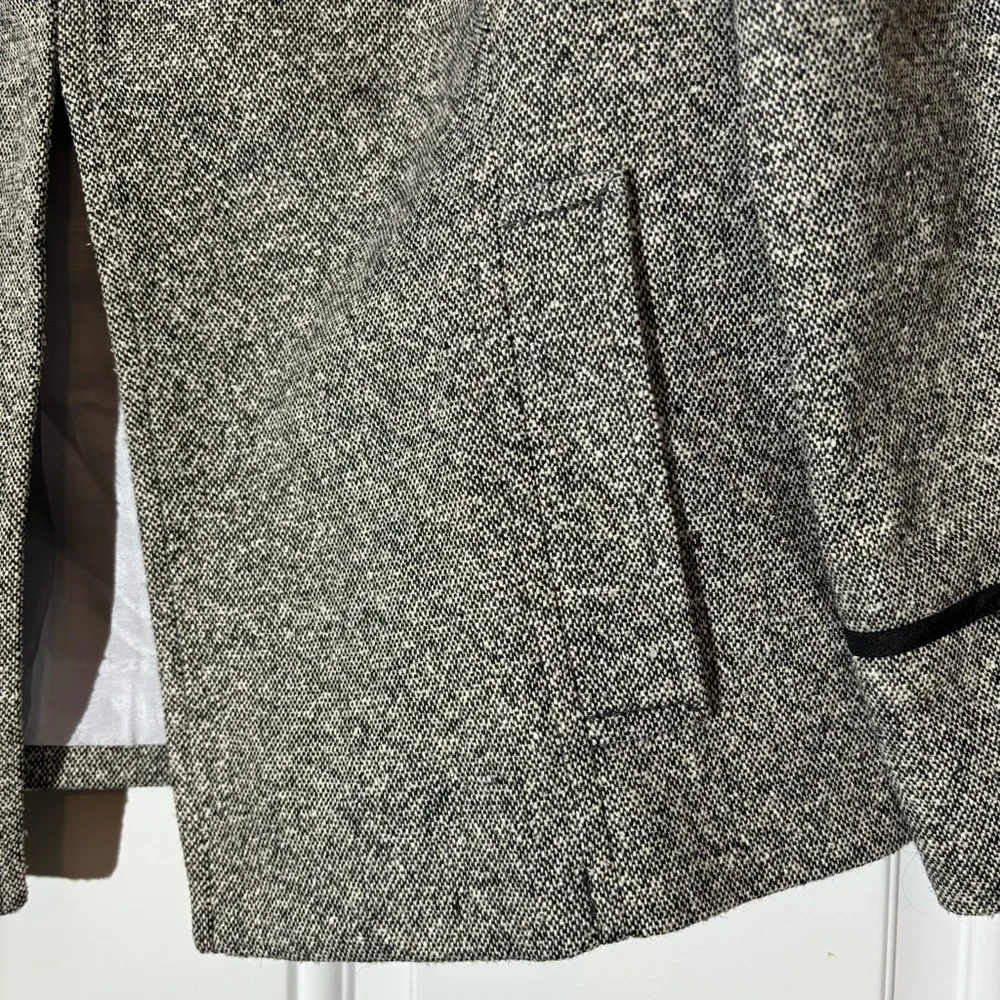 ❤️2/$15 or 3/$21❤️ Loft Tweed Black/White Half Jacket, Size 6 - Picture 11 of 13